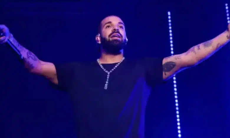 You are currently viewing Drake gifts $50k to fan who sacrificed his furniture money to buy his show’s ticket